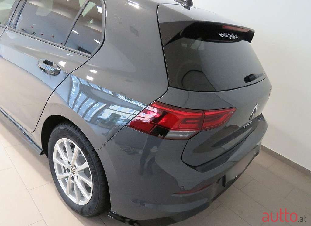 2023' Volkswagen Golf photo #3
