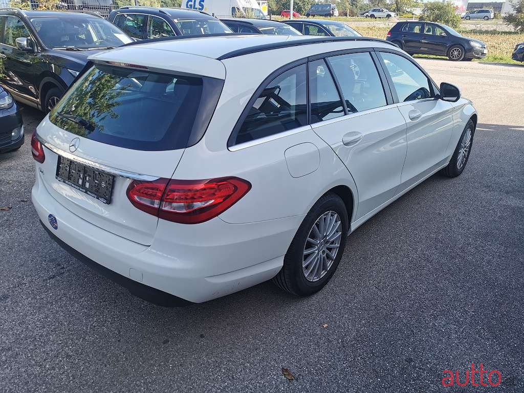 2015' Mercedes-Benz C-Klasse photo #3