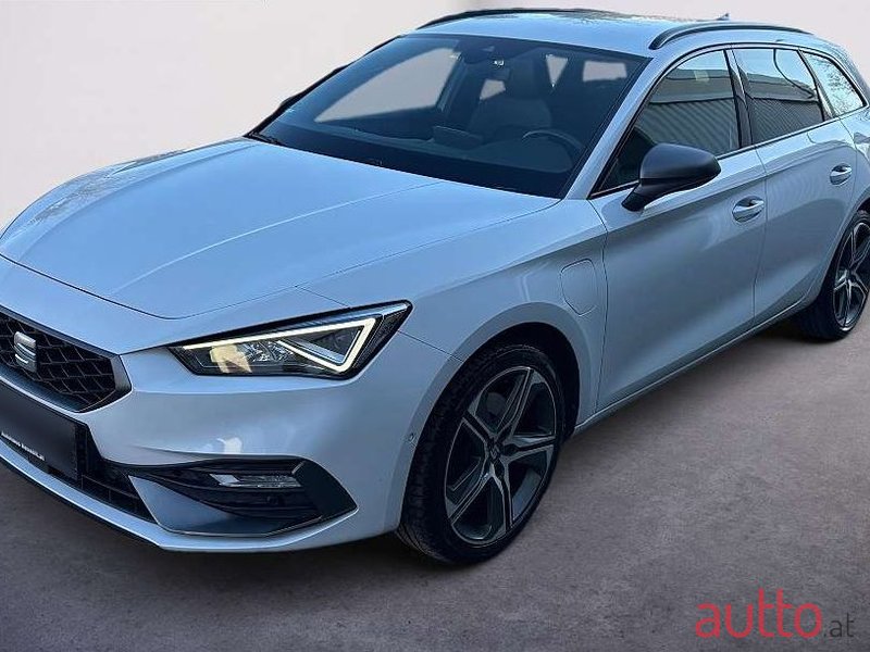 2021' SEAT Leon photo #1