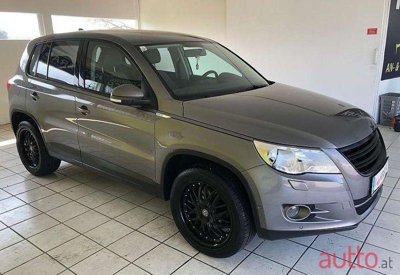 2009' Volkswagen Tiguan photo #2