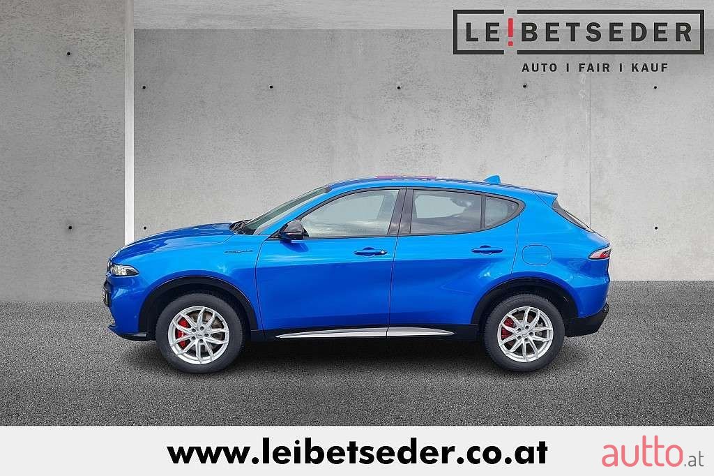 2023' Alfa Romeo Tonale photo #2