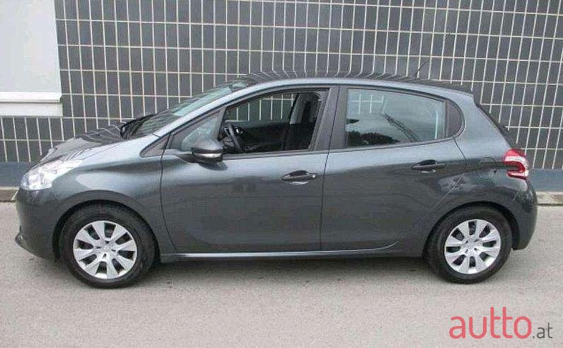 2013' Peugeot 208 photo #1