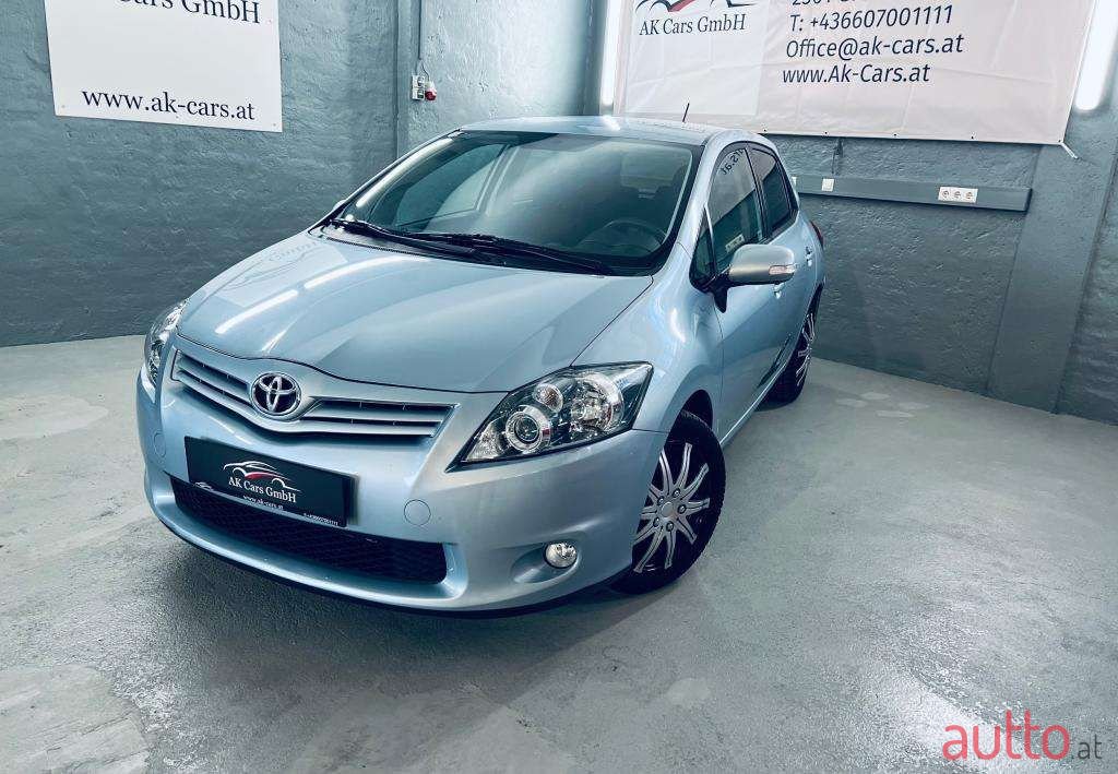 2010' Toyota Auris photo #1