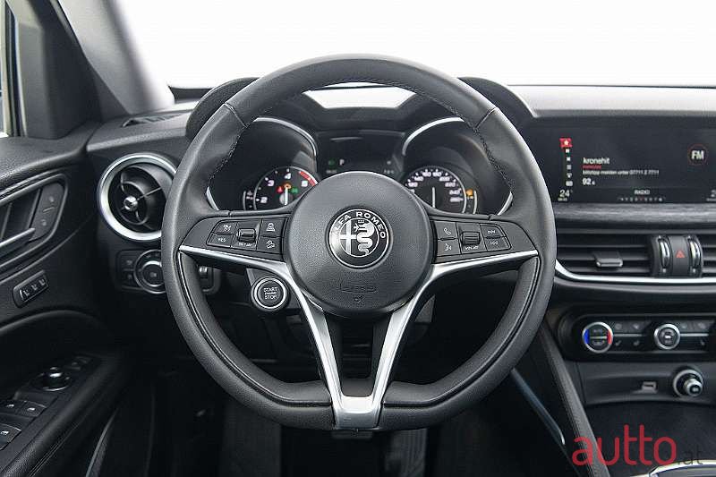 2019' Alfa Romeo Stelvio photo #4