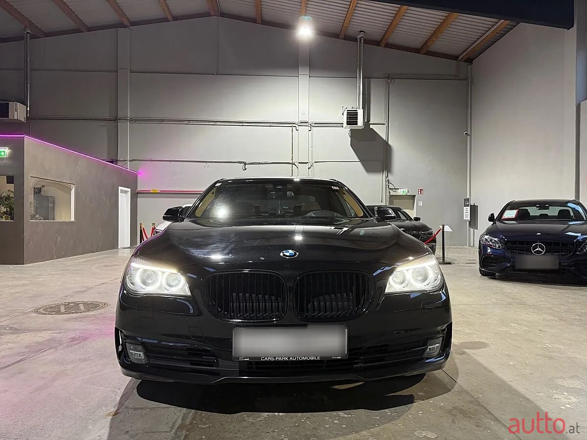 2013' BMW 7Er-Reihe photo #3