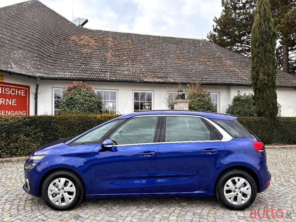2017' Citroen C4 Picasso photo #2