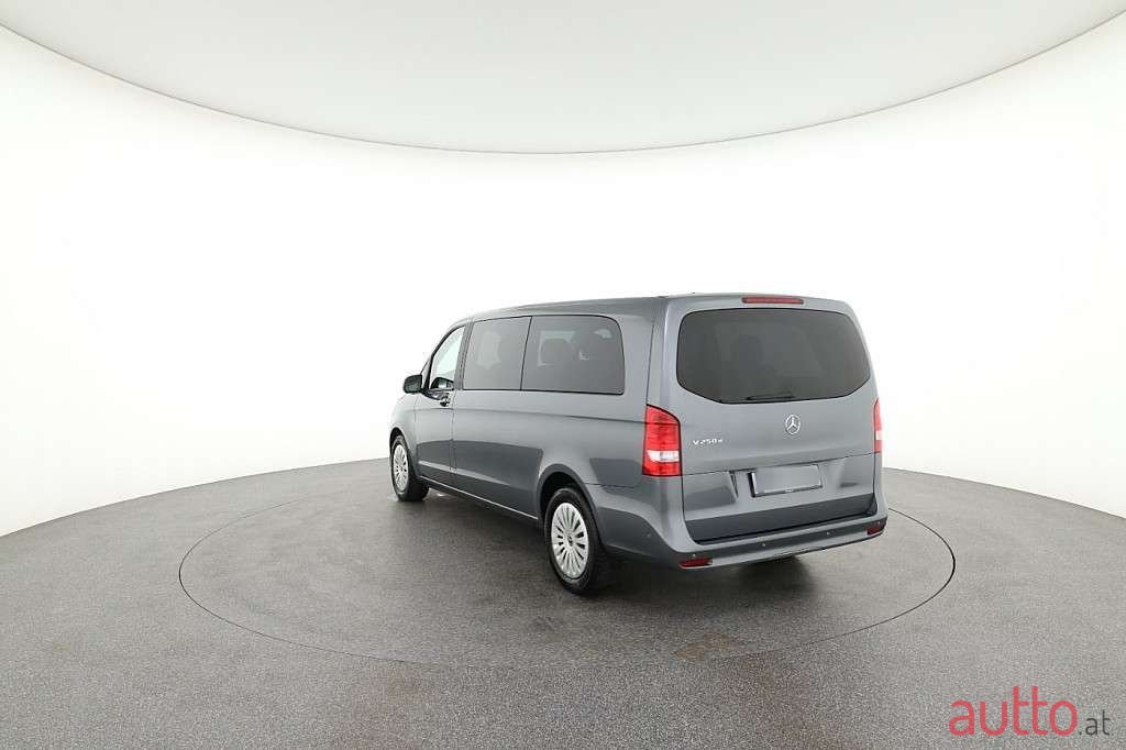 2023' Mercedes-Benz V-Klasse photo #2