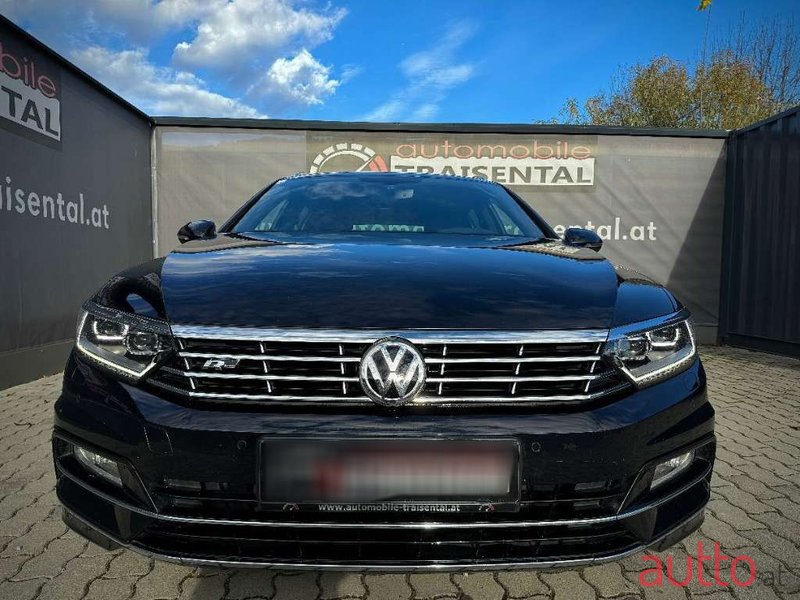 2019' Volkswagen Passat photo #2