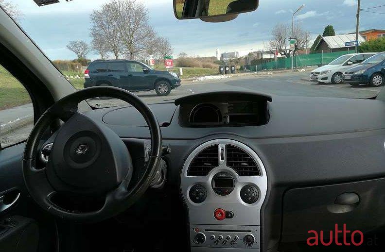 2010' Renault Modus photo #1