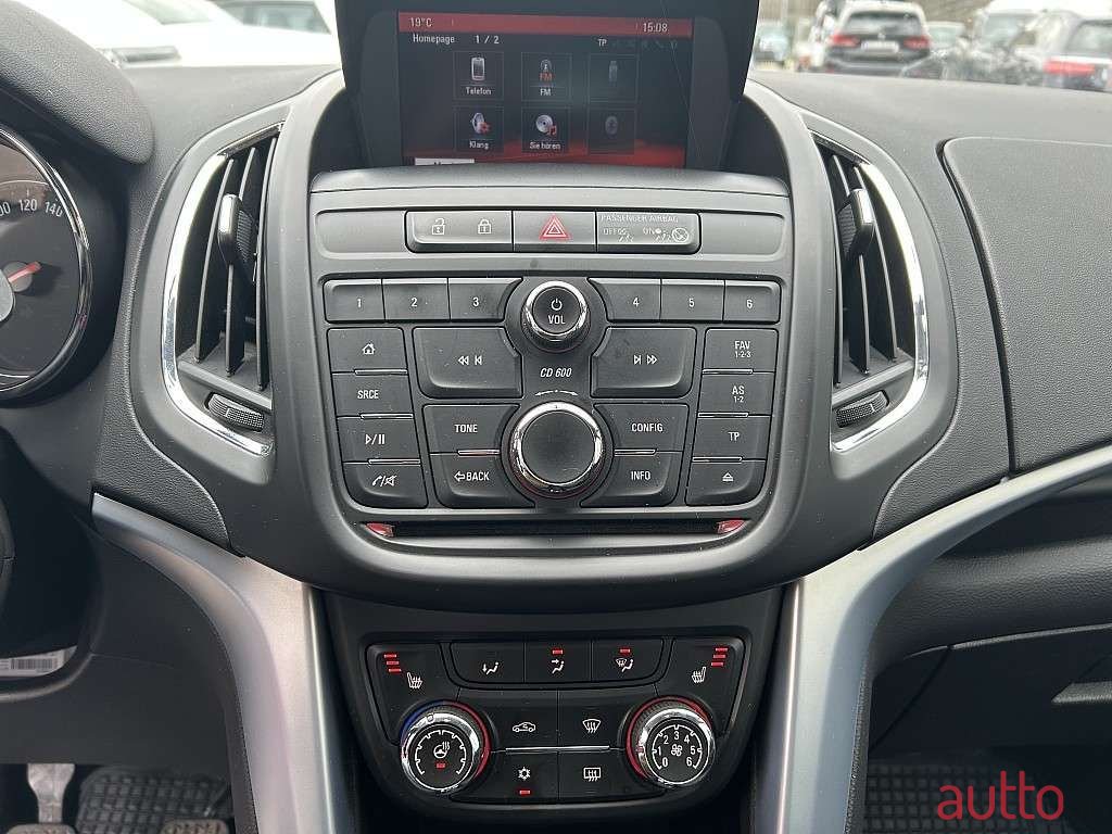 2015' Opel Zafira photo #4