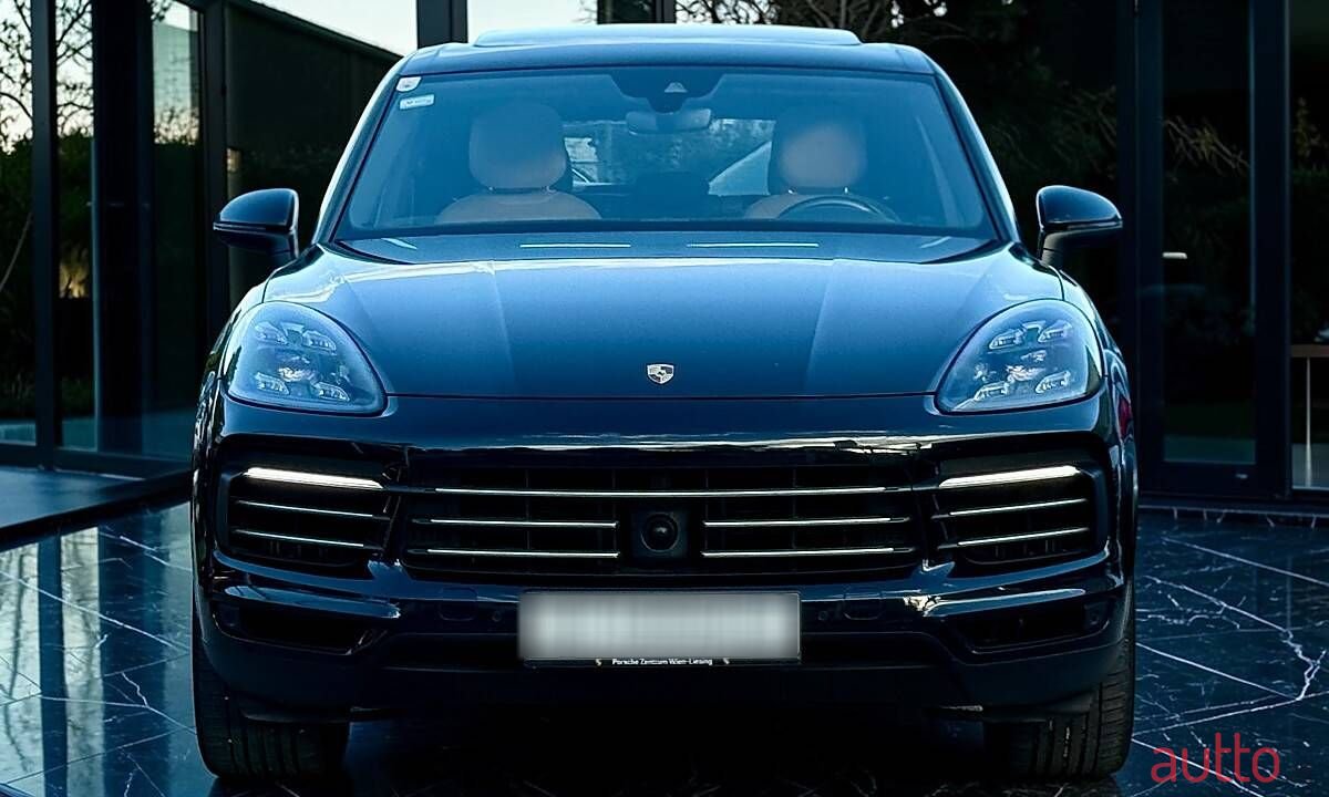 2019' Porsche Cayenne photo #3