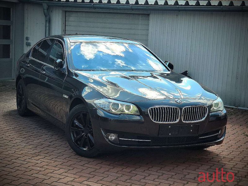 2011' BMW 5Er-Reihe photo #5