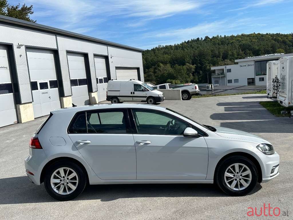 2018' Volkswagen Golf photo #4