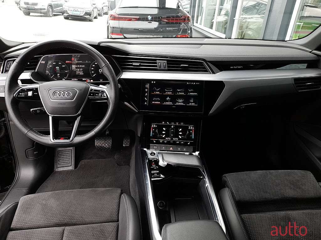 2021' Audi e-tron photo #2
