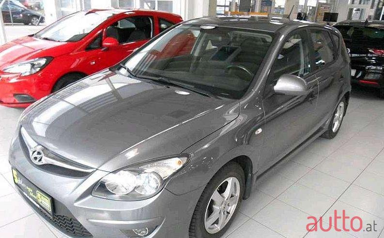 2011' Hyundai I30 photo #1