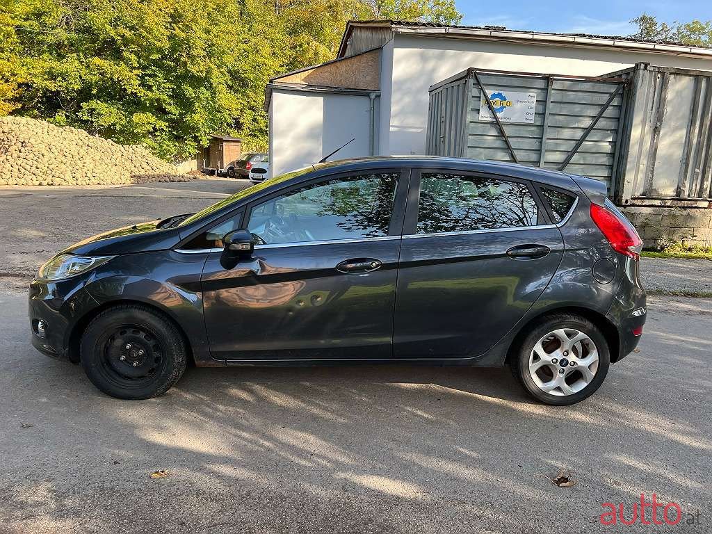 2010' Ford Fiesta photo #2
