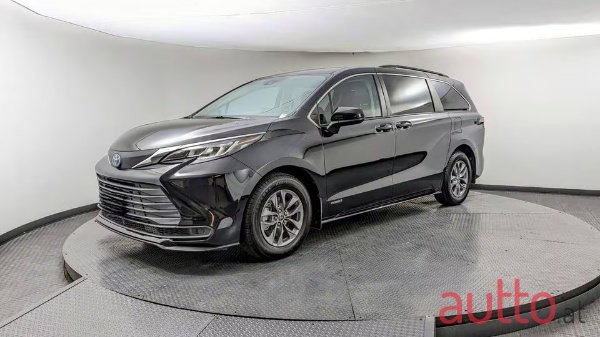 2021' Toyota Sienna HYBRID LE photo #1