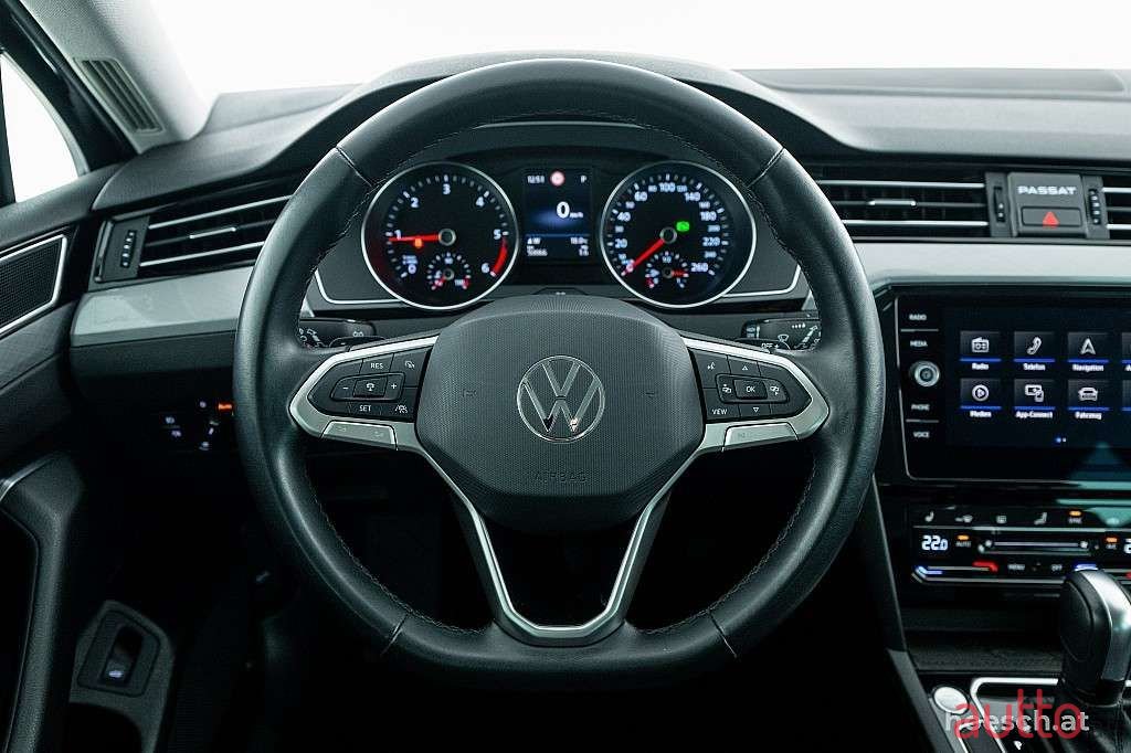 2023' Volkswagen Passat photo #6