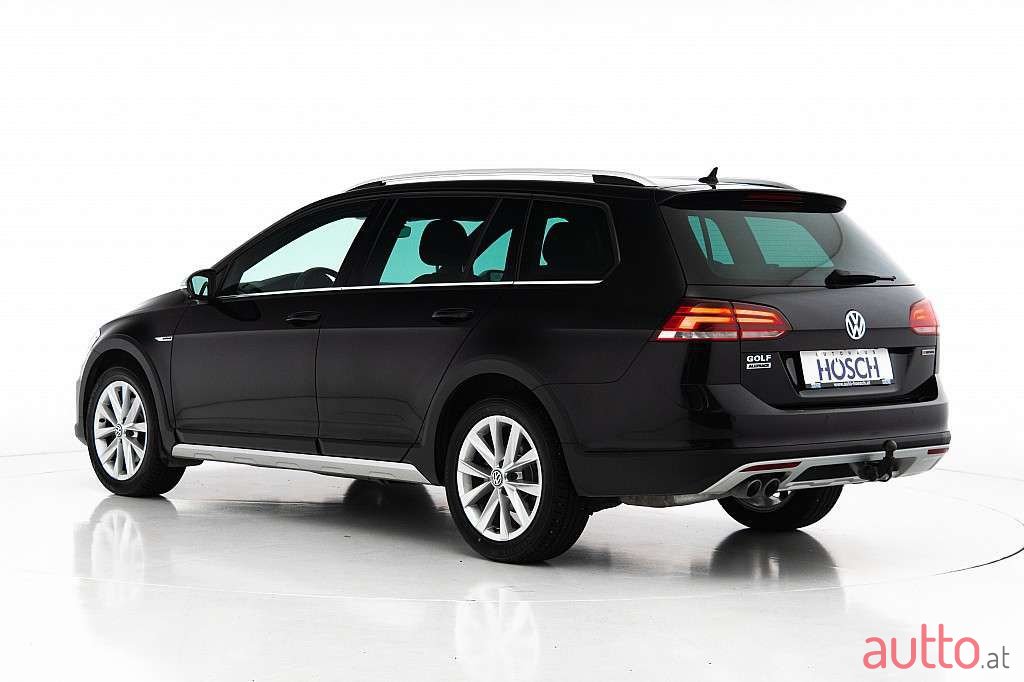 2019' Volkswagen Golf photo #3