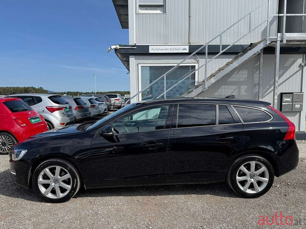 2017' Volvo V60 photo #2