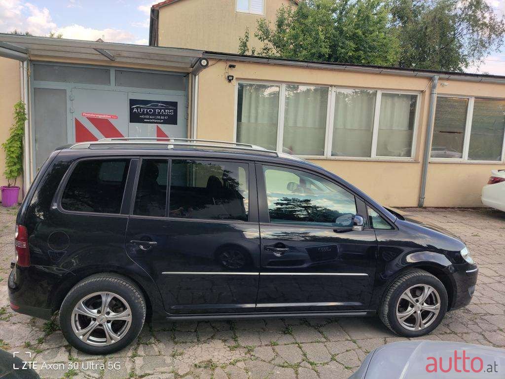 2008' Volkswagen Touran photo #4