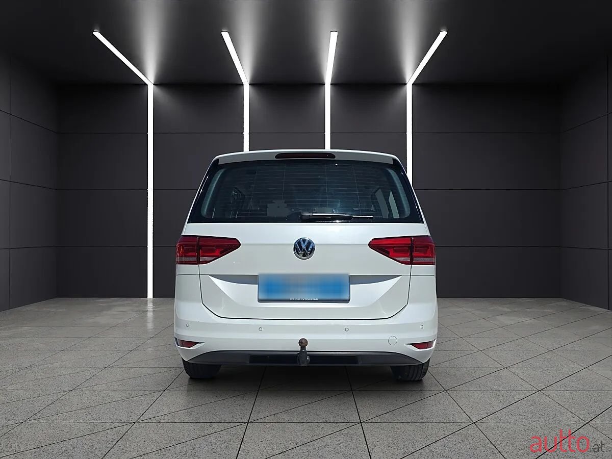 2019' Volkswagen Touran photo #6