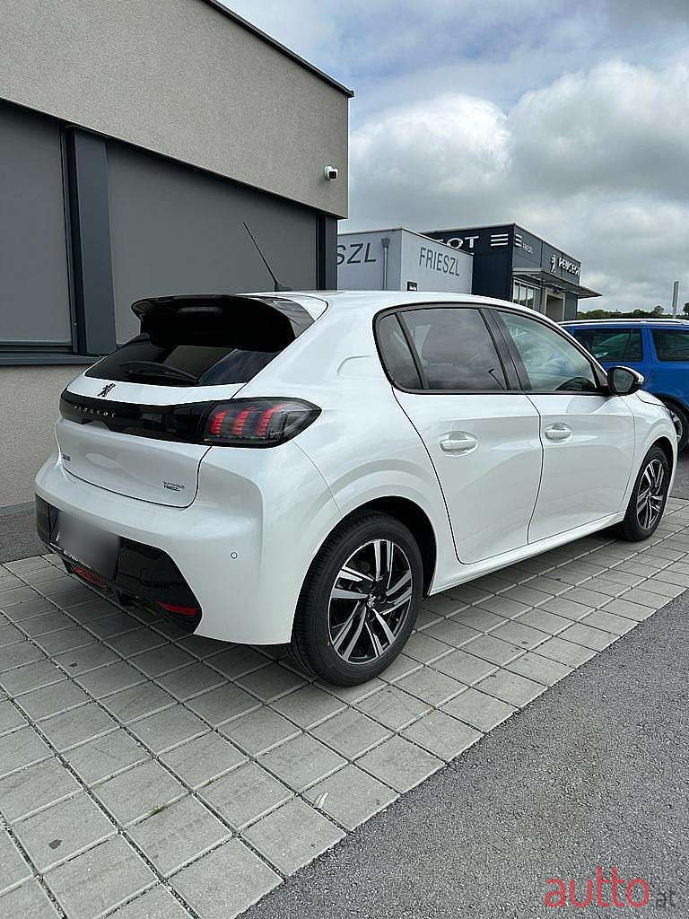 2021' Peugeot 208 photo #3