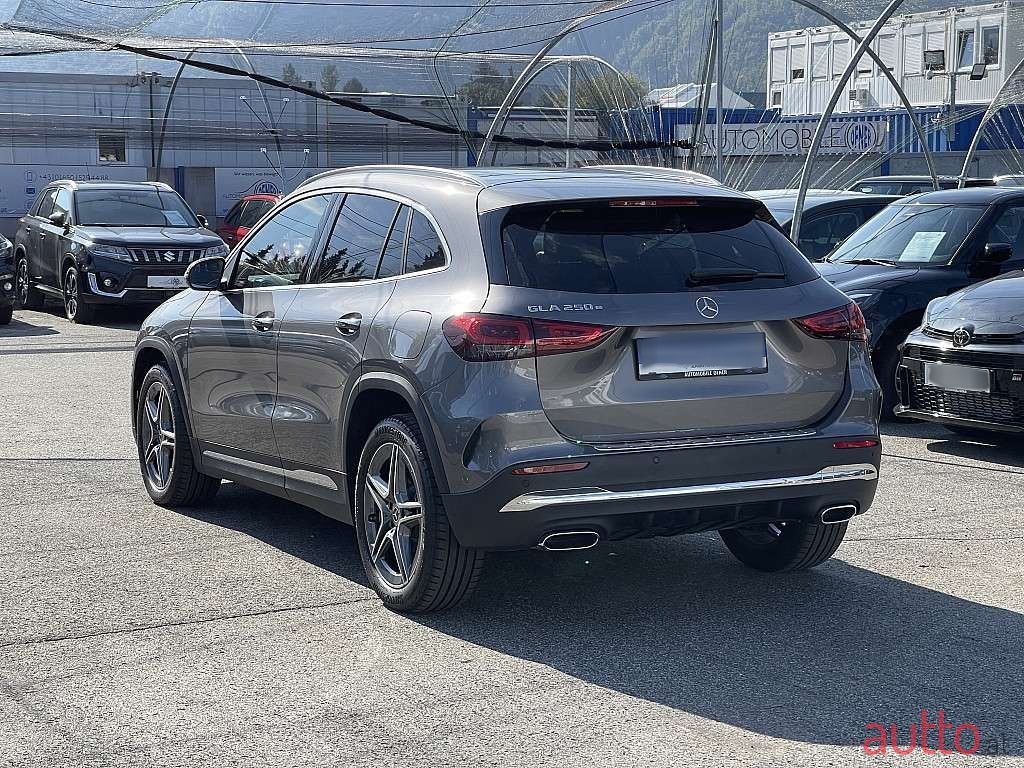 2021' Mercedes-Benz Gla-Klasse photo #5