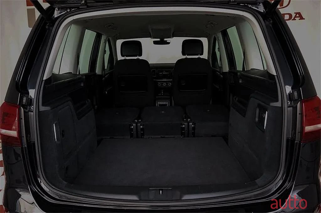 2018' Volkswagen Sharan photo #6