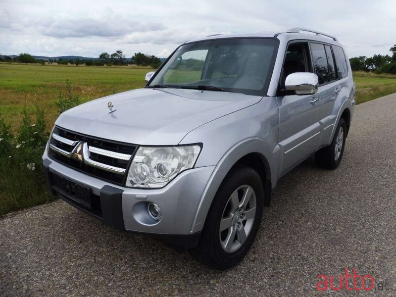 2008' Mitsubishi Pajero photo #1