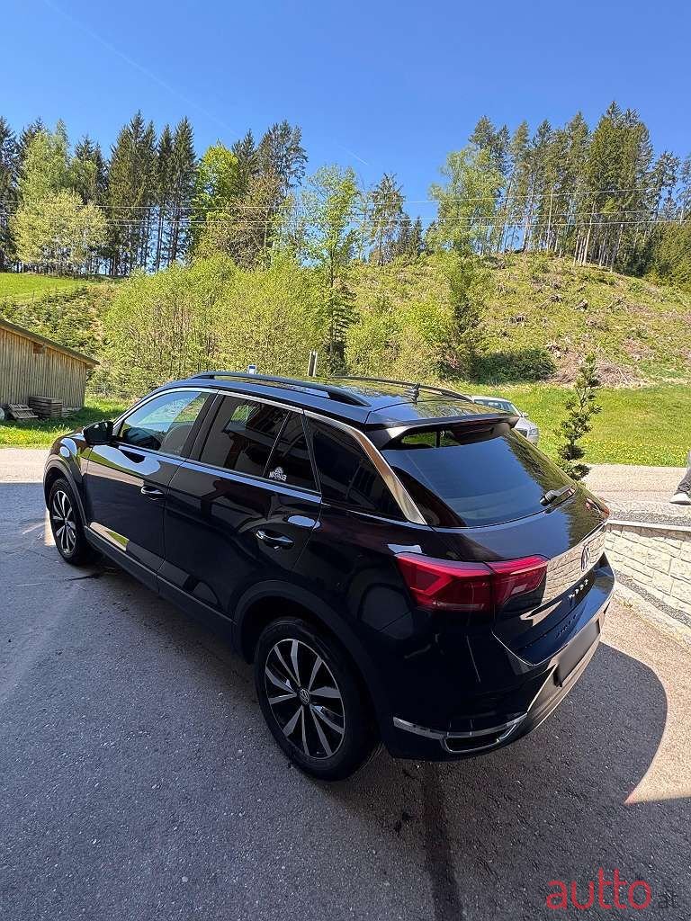 2020' Volkswagen T-Roc photo #3