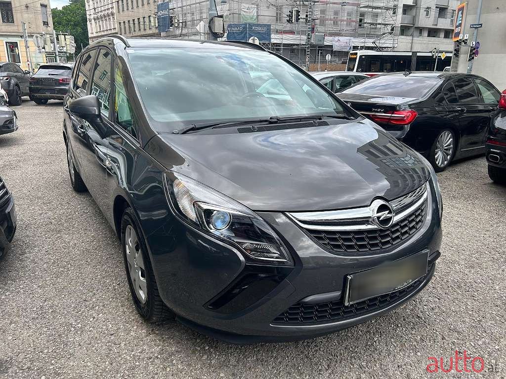 2013' Opel Zafira photo #1