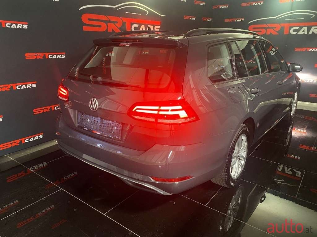 2018' Volkswagen Golf photo #4