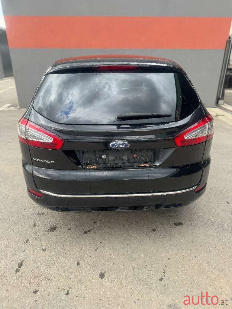 2013' Ford Mondeo photo #4
