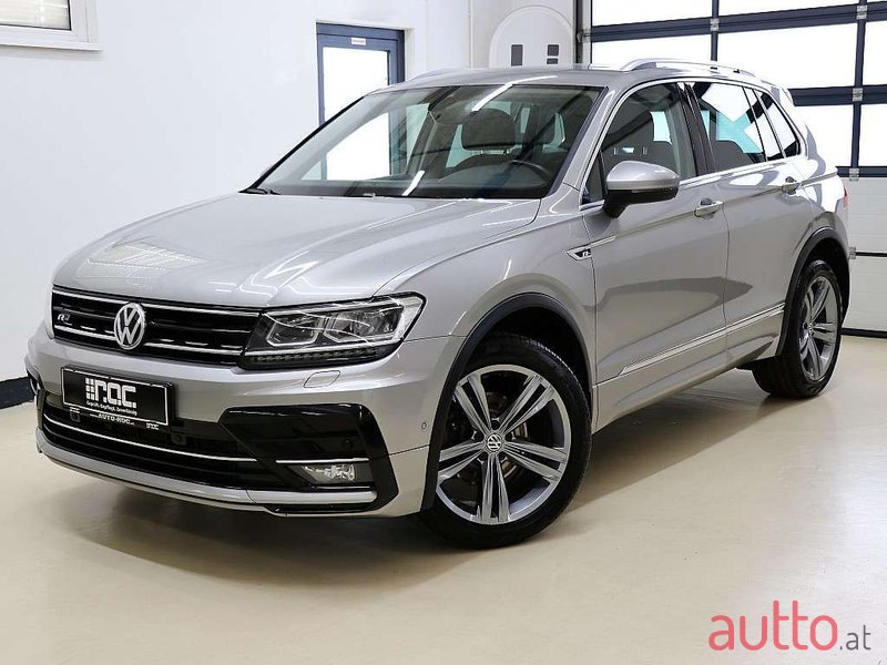 2019' Volkswagen Tiguan photo #1