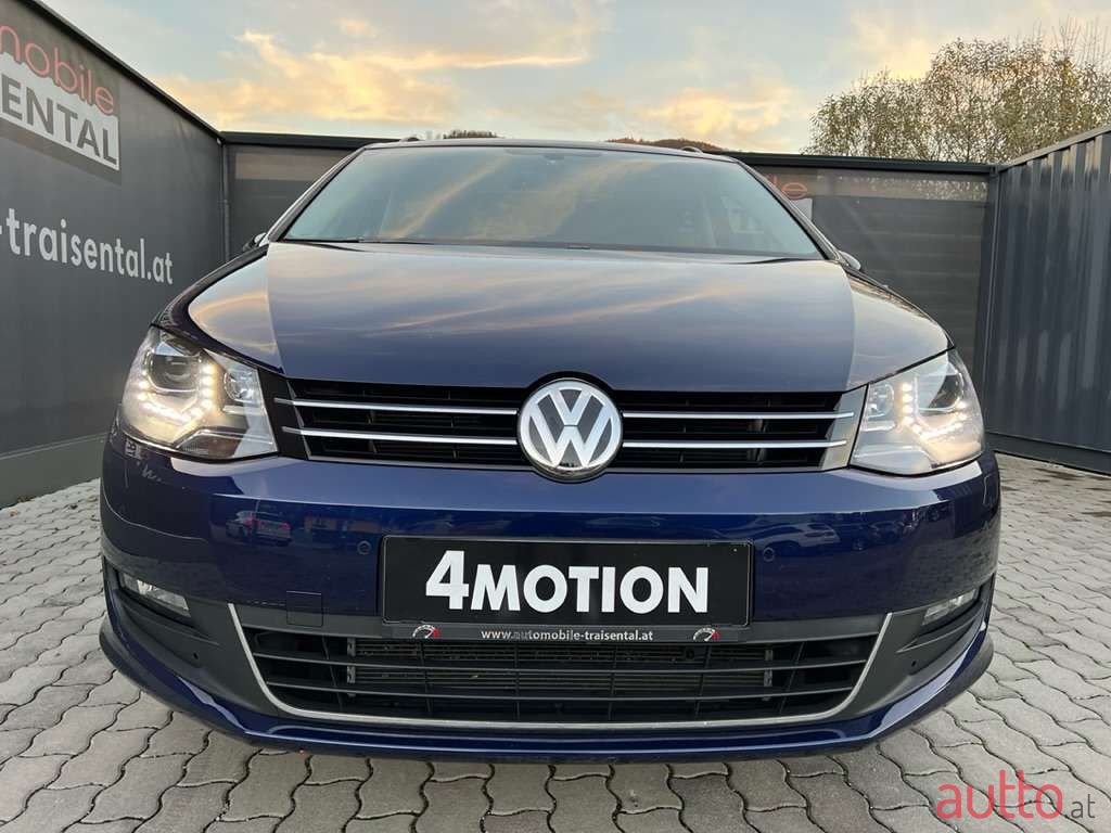 2018' Volkswagen Sharan photo #2