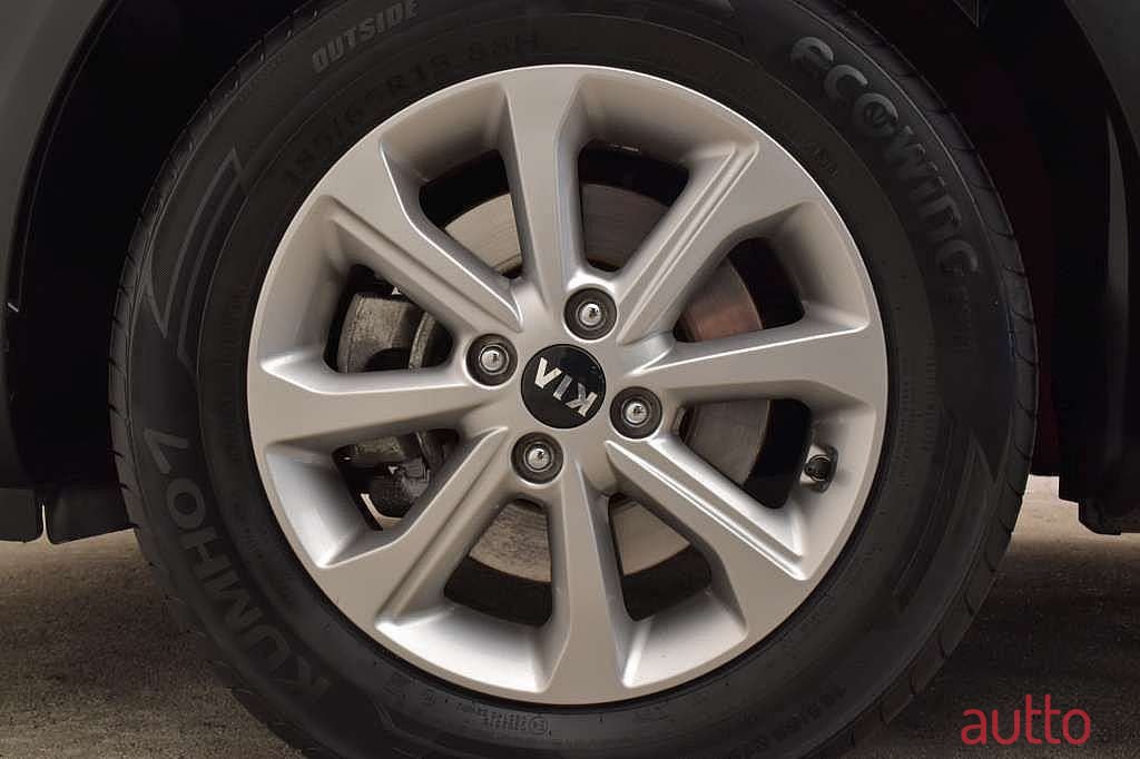 2019' Kia Stonic photo #3