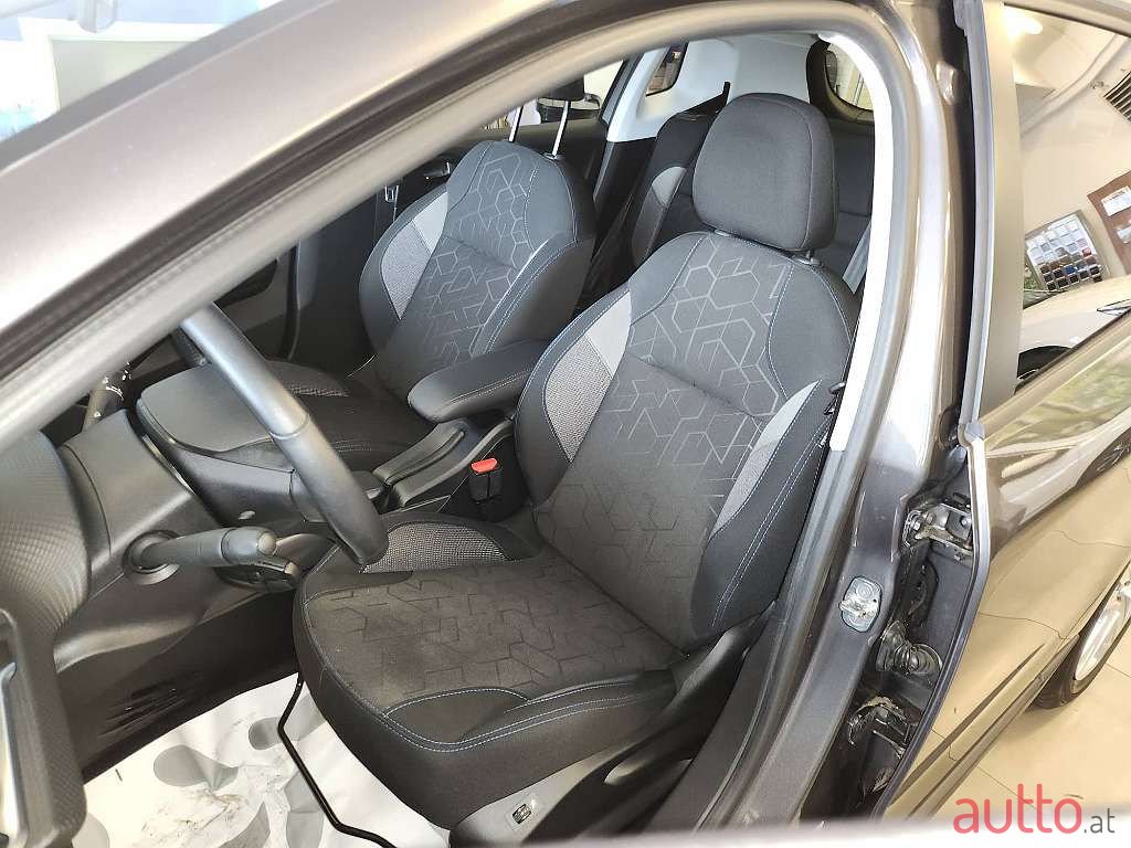 2018' Peugeot 2008 photo #2