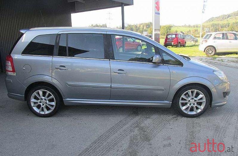 2010' Opel Zafira photo #1