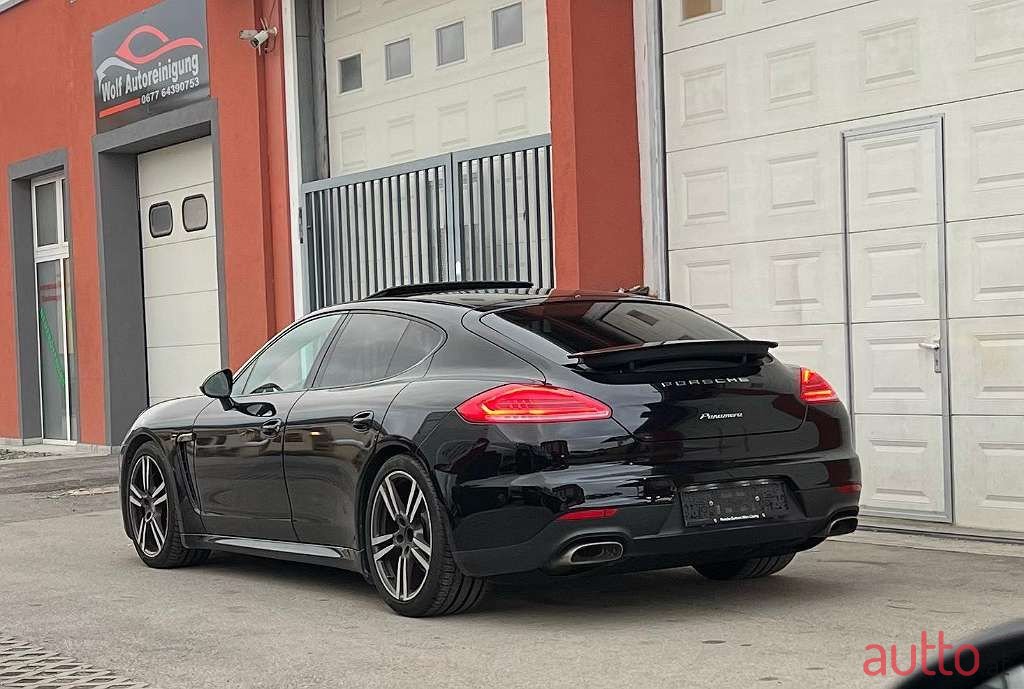 2014' Porsche Panamera photo #1