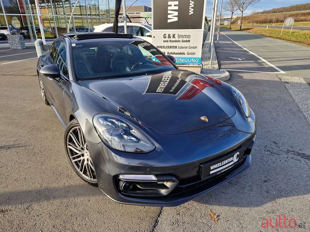 2017' Porsche Panamera photo #2