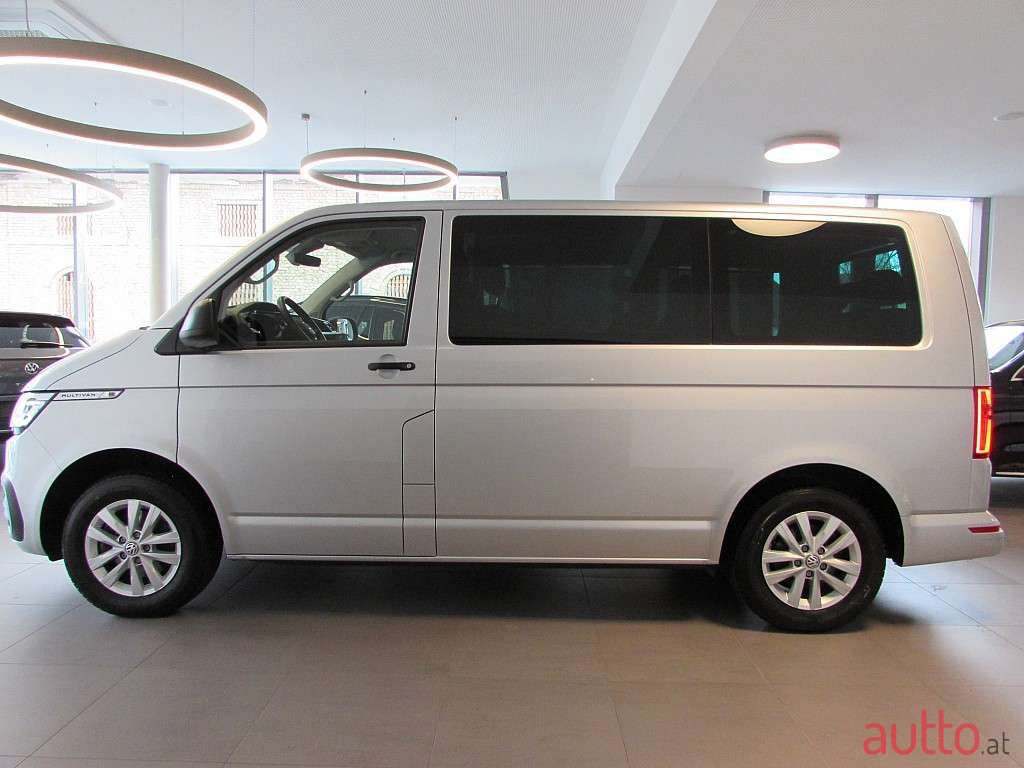 2022' Volkswagen Multivan photo #3