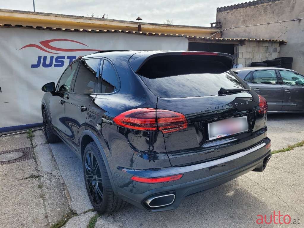 2015' Porsche Cayenne photo #4