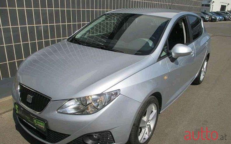 2011' SEAT Ibiza photo #2