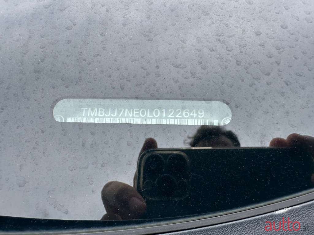 2020' Skoda Octavia photo #2