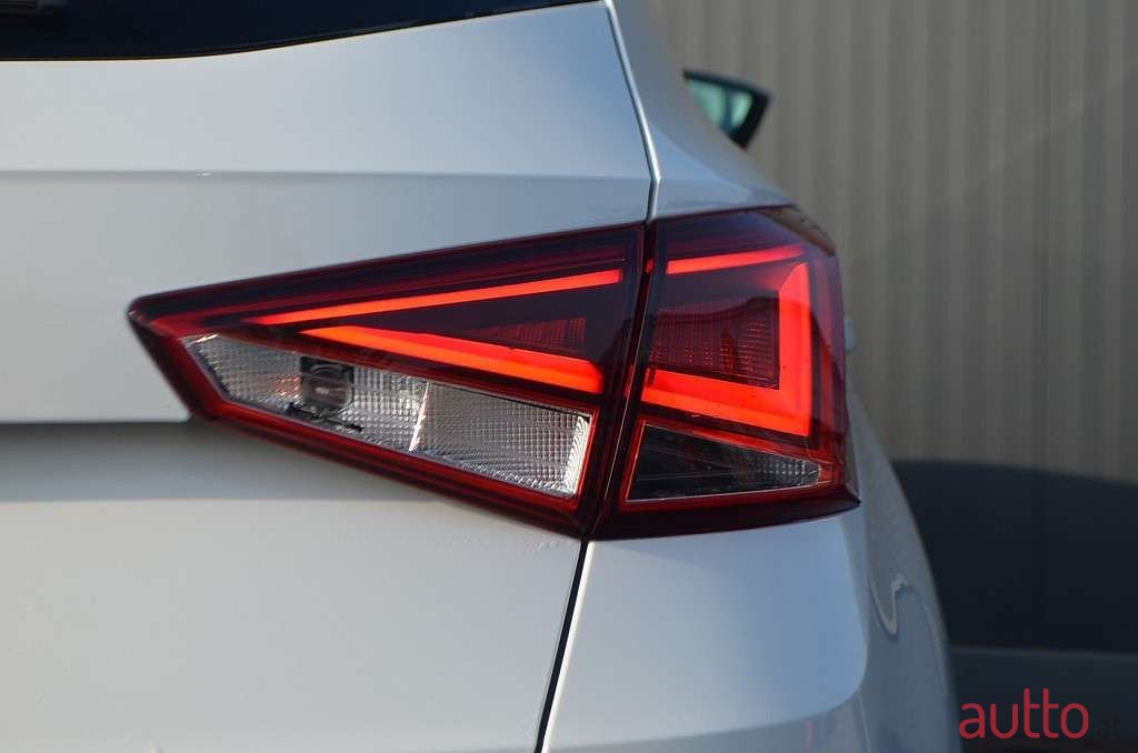 2023' SEAT Arona photo #5
