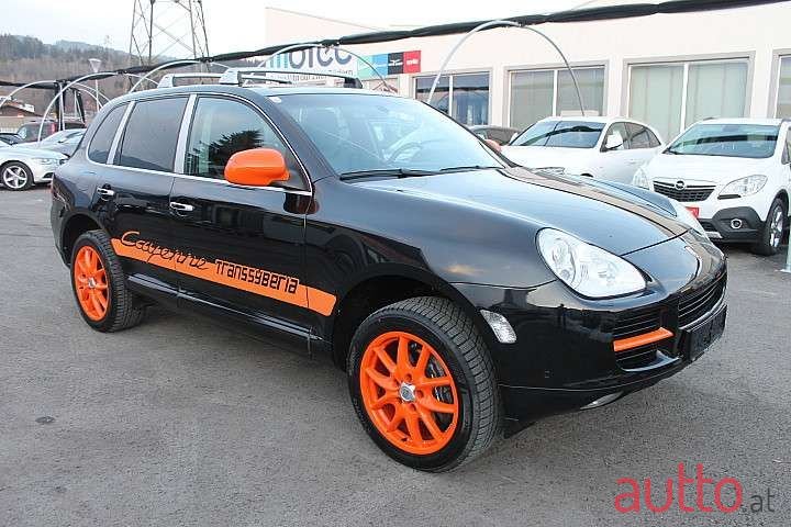 2004' Porsche Cayenne photo #3