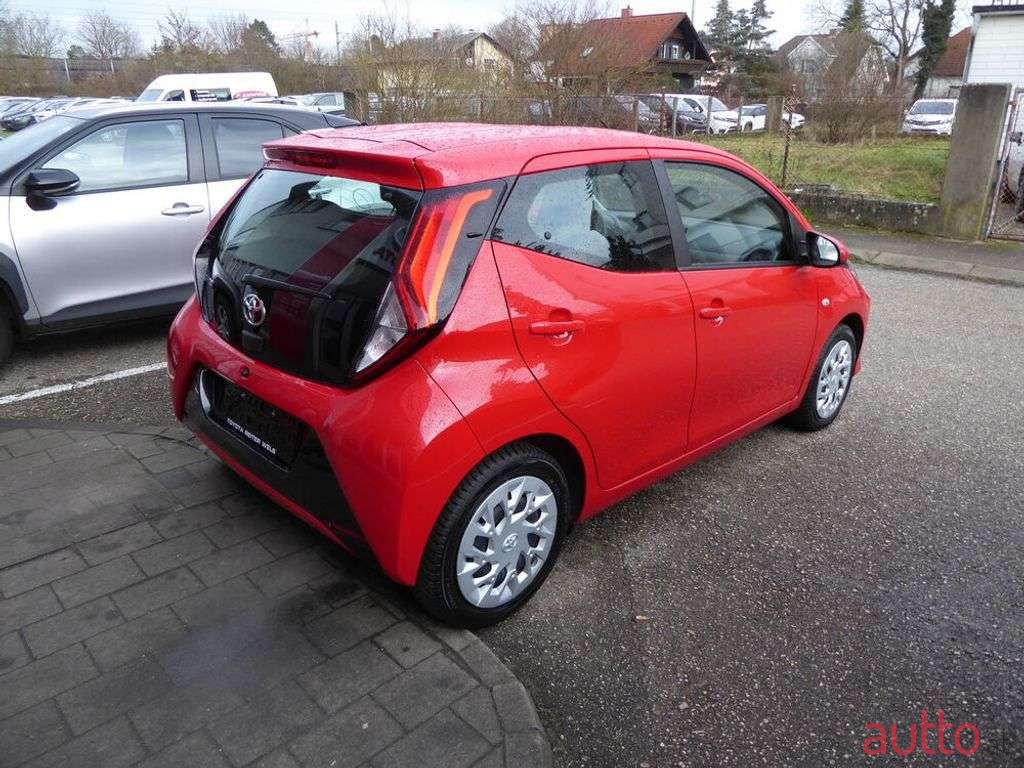 2022' Toyota Aygo photo #4