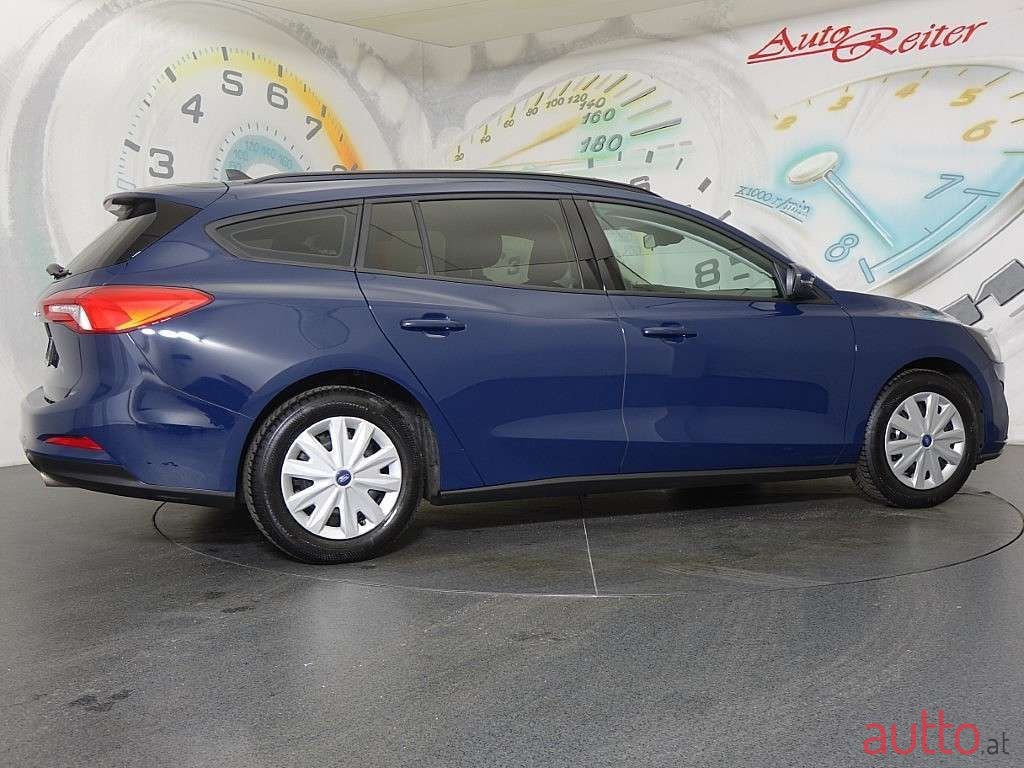 2020' Ford Focus photo #2