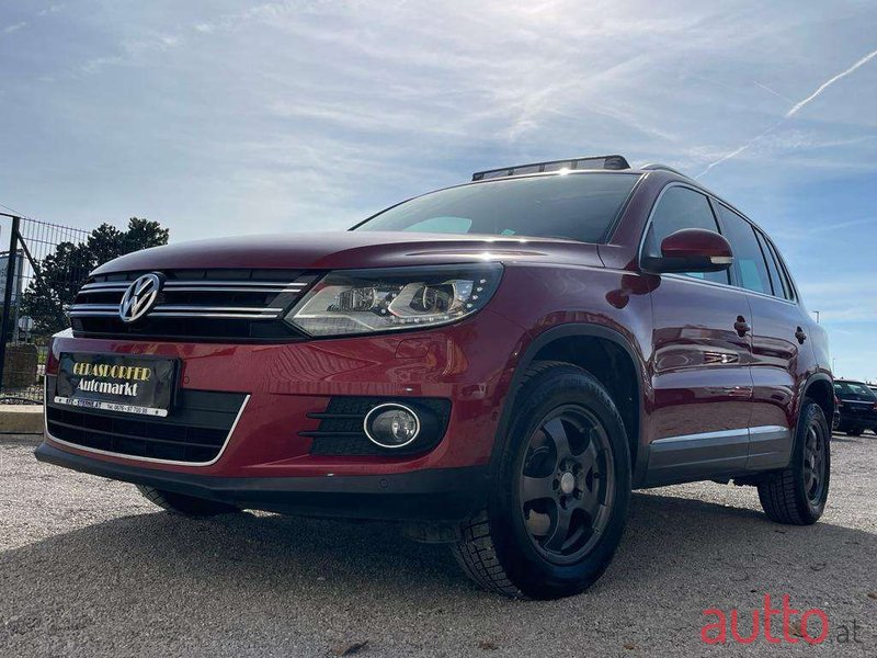 2012' Volkswagen Tiguan photo #2